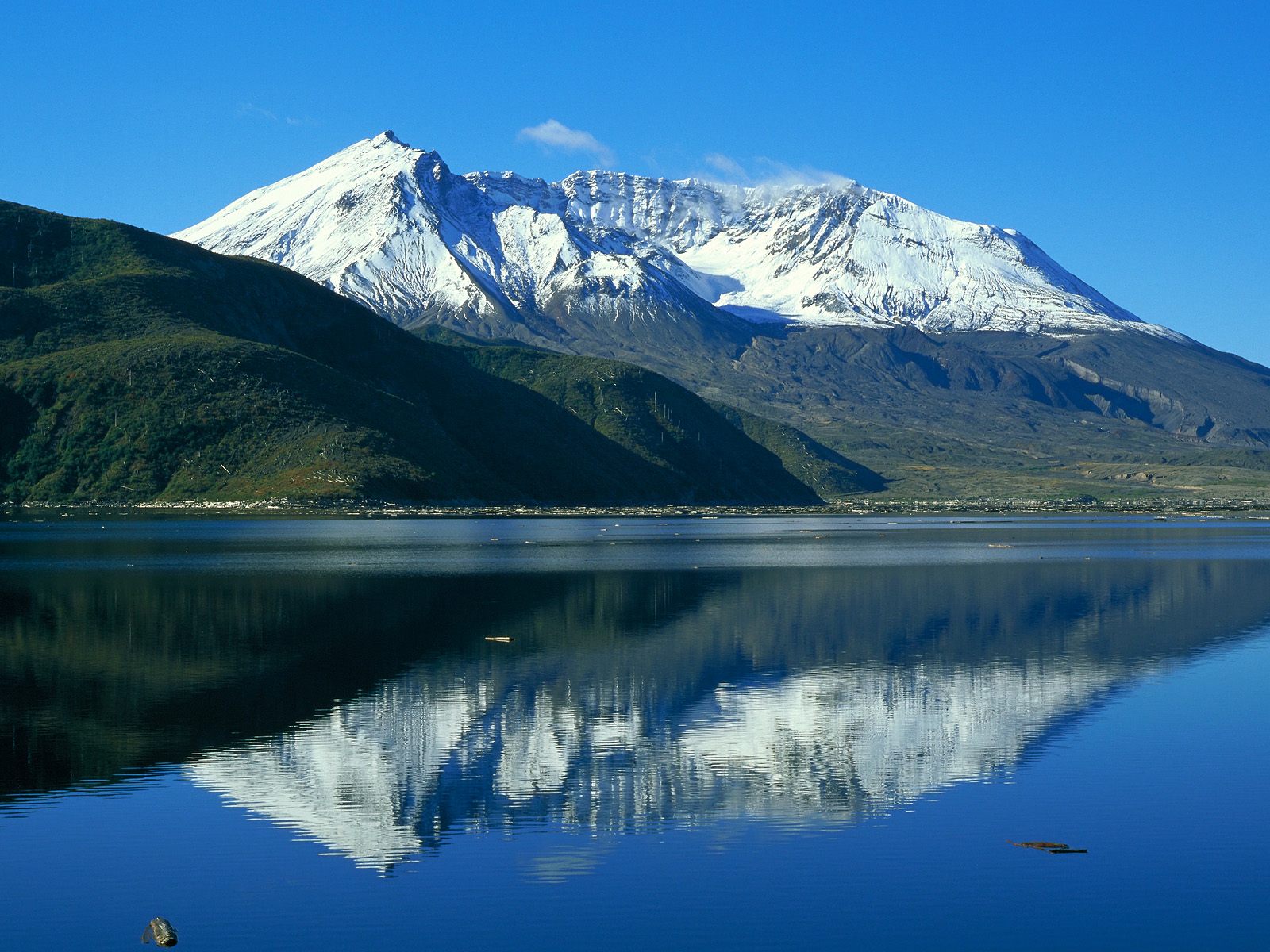 external image Mount_St._Helens_and_Spirit_Lake_Washington.jpg