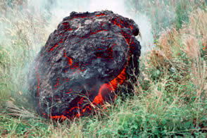 external image volcanic%20bomb%20puooo%20usgs.jpg